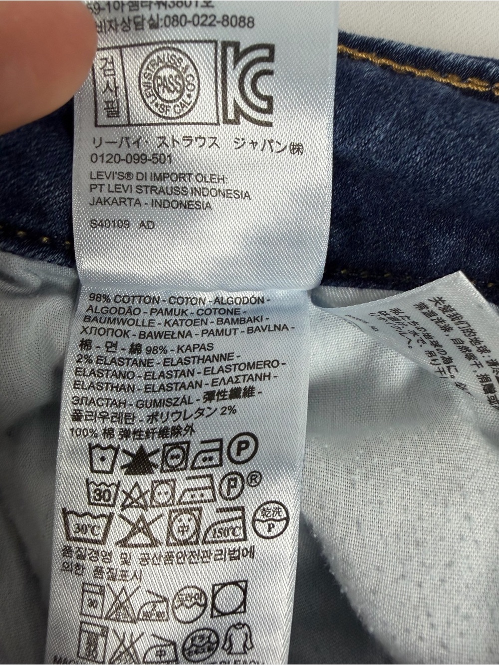 Levi’s Women’s Dark Blue Capri Jeans Size 8 - Picture 5 of 9